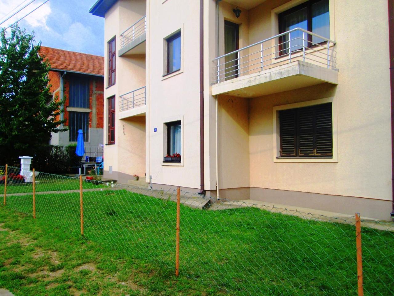 Nis Apartman Exterior foto