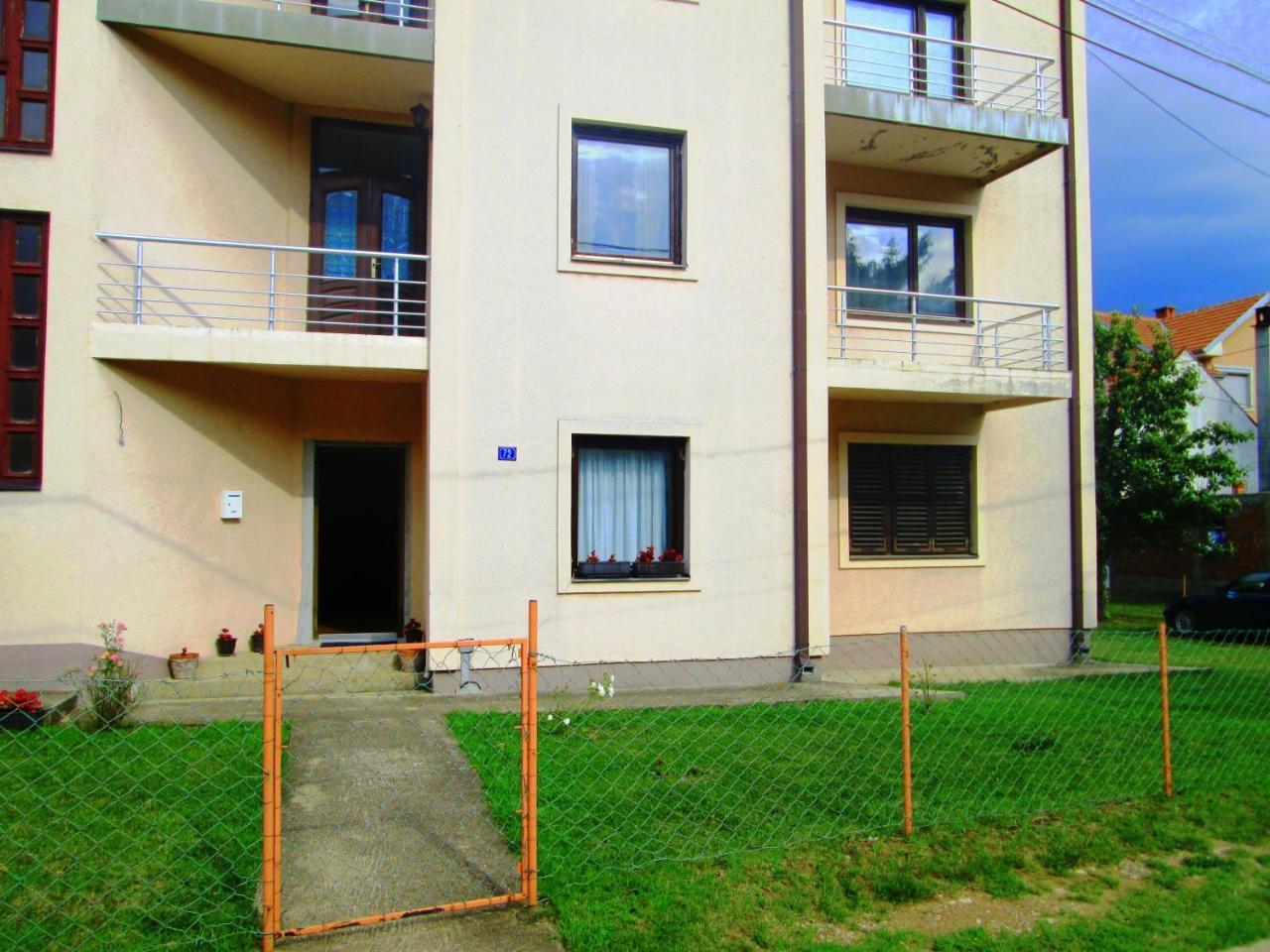 Nis Apartman Exterior foto